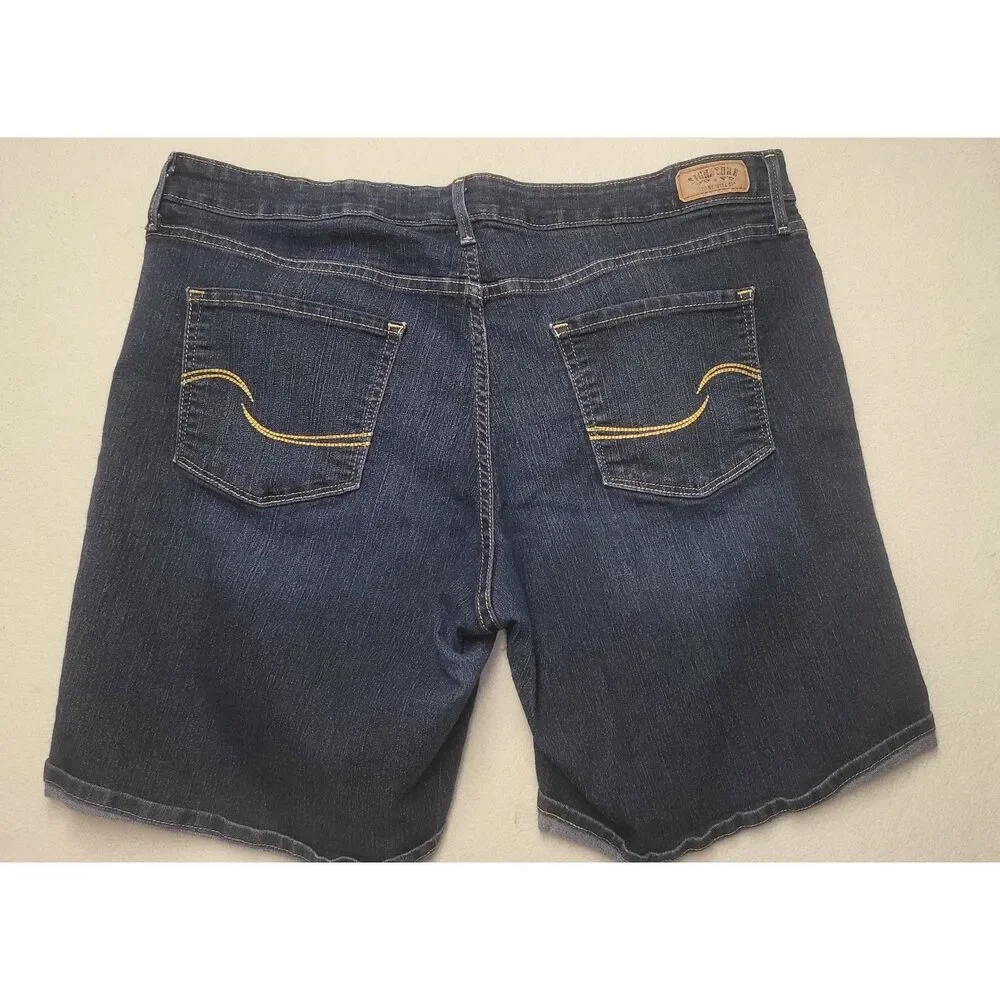 Signature by Levi Strauss Modern Bermuda Womens Shorts 22 - Picture 2 of 6